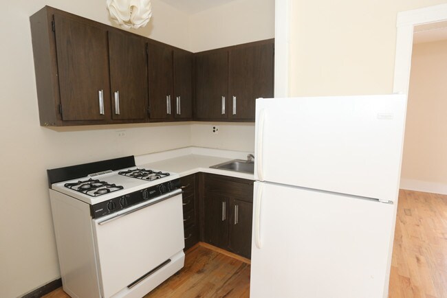 Building Photo - 3722 N Pine Grove Ave