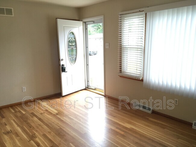 Foto del edificio - 1900 Violet Dr