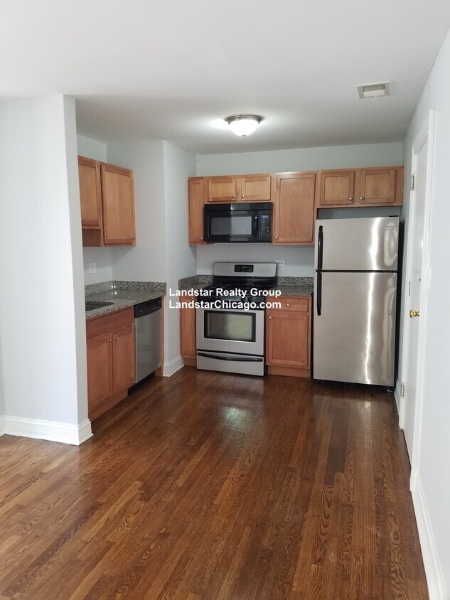 Primary Photo - 7616 N Marshfield Ave