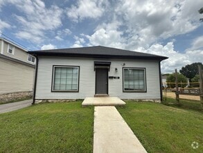 Building Photo - 322 E 13th Ave