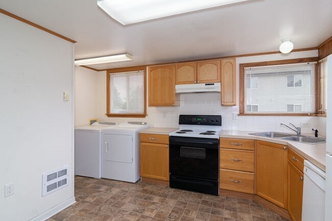Building Photo - 2 Bed 1 Bath Home Located Less than a Minu...