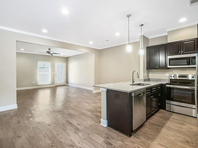Foto del edificio - 6642 Covington Villas Dr