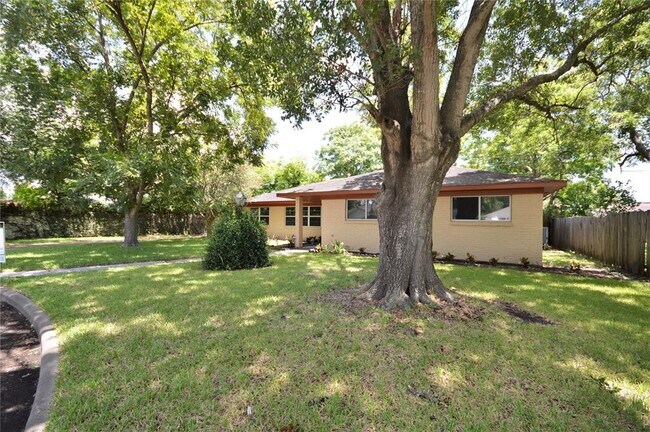 Foto del edificio - 18123 Hereford Ln