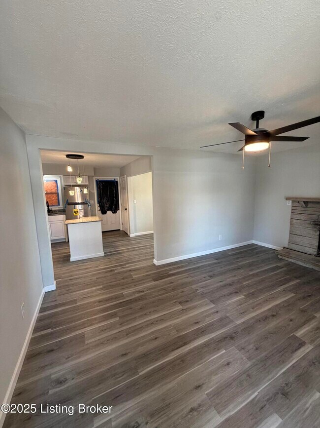 Foto del edificio - 5414 Bungalow Dr