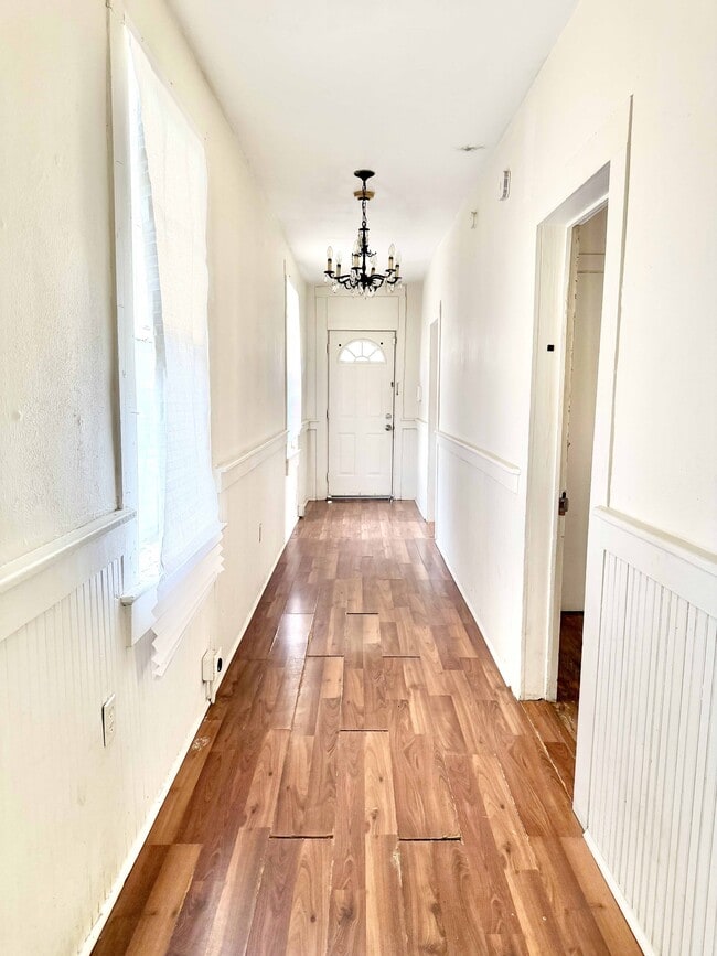 Building Photo - 220 Evergreen Dr