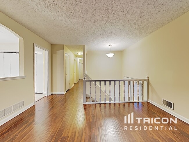 Building Photo - 5009 Melanie Dr