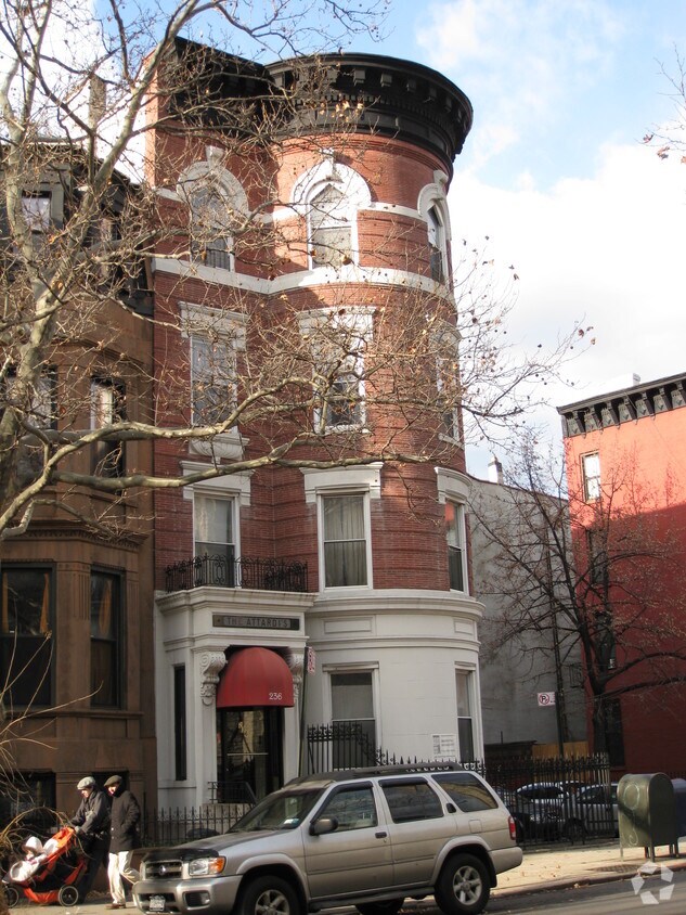 Building Photo - 236 6th Ave