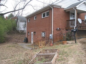 Building Photo - 901 Park St