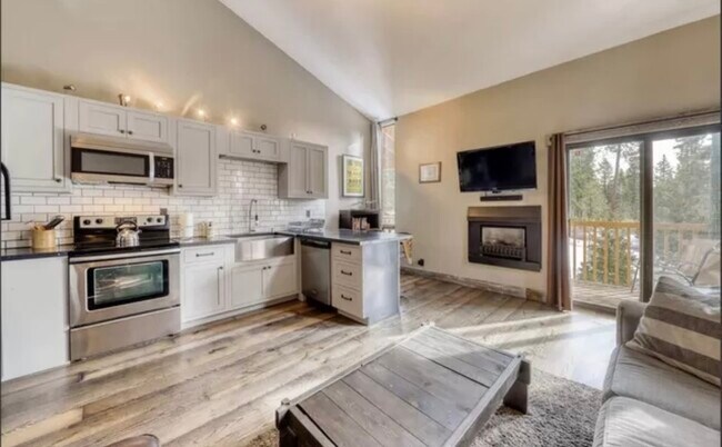 Building Photo - 1300 Regency Way