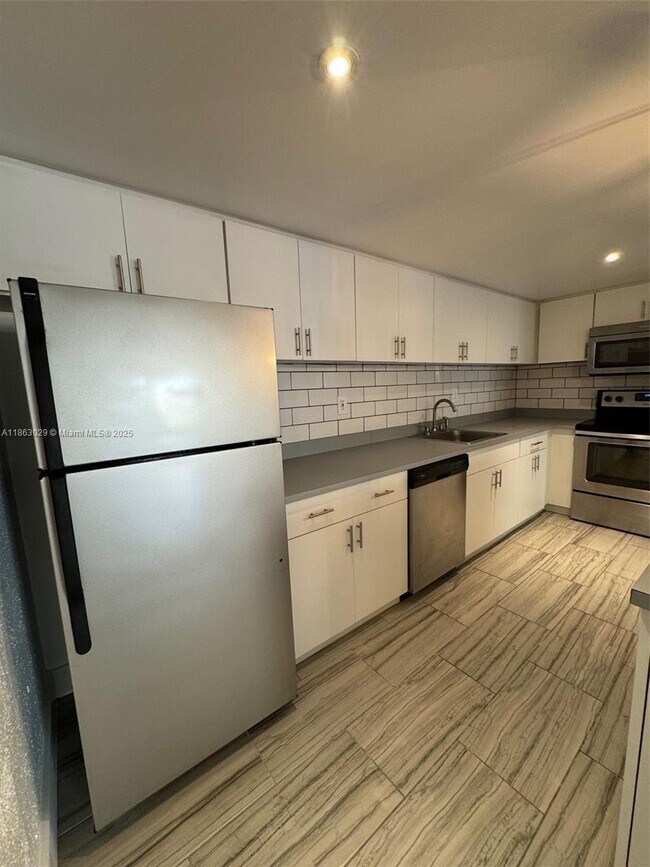 Foto del edificio - 7921 SW 104th St