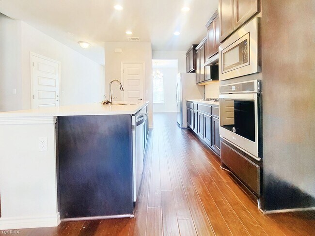 Building Photo - 4 br, 3.5 bath House - 9102 Gage Dr