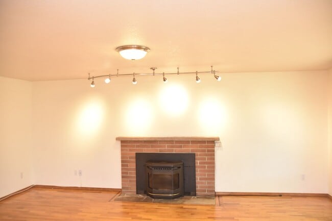 Building Photo - 3 Bedroom 2.5 Bath Steilacoom Rambler