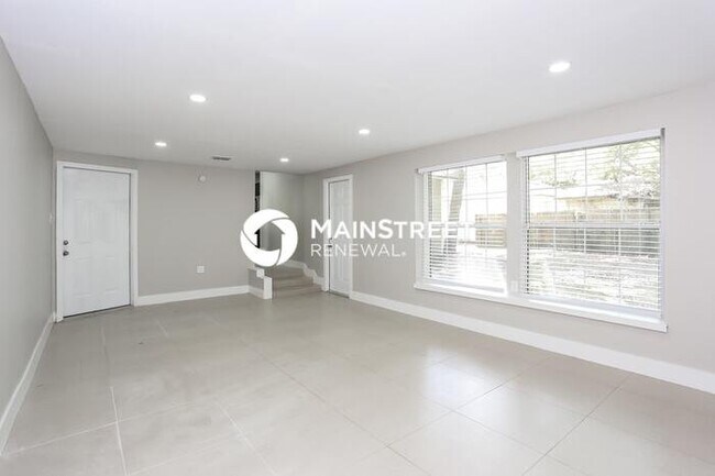 Foto del edificio - 3 Bedroom Pet-Friendly Home in JACKSONVILLE, FL with Main Street Renewal