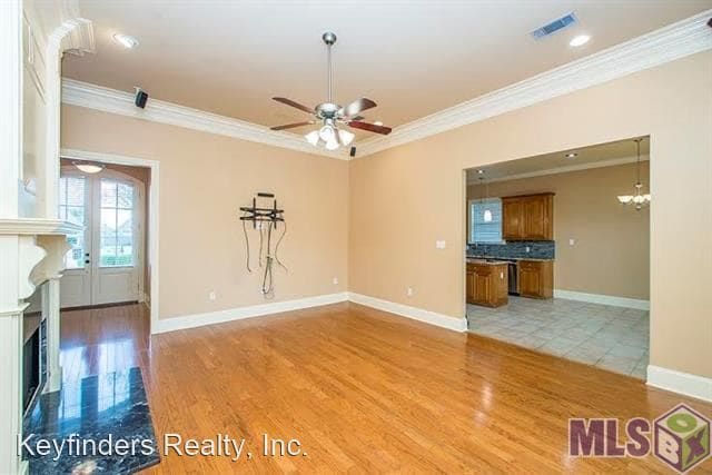 Building Photo - 4 br, 2.5 bath House - 10721 Hillmont Avenue