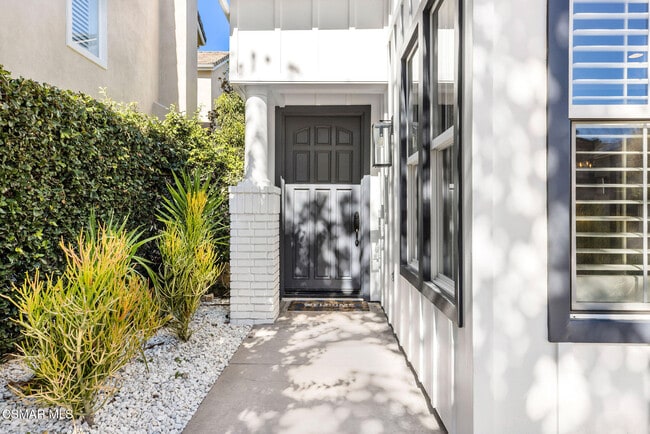 Foto del edificio - 6051 Caledonia Ct