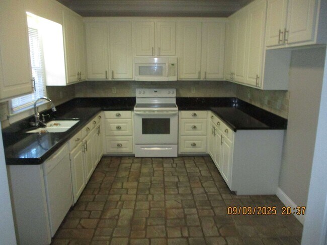 Building Photo - 3004 Ember Ct