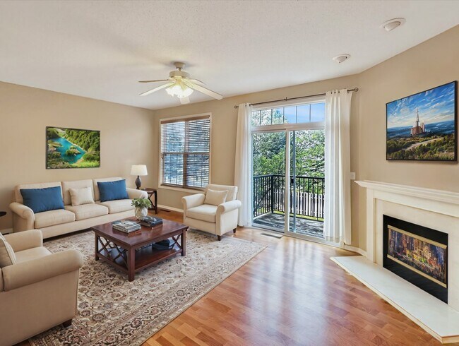 Foto del edificio - 15869 Foliage Ave