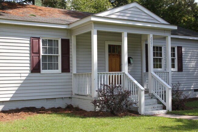 Foto del edificio - 2206 Grace Ave