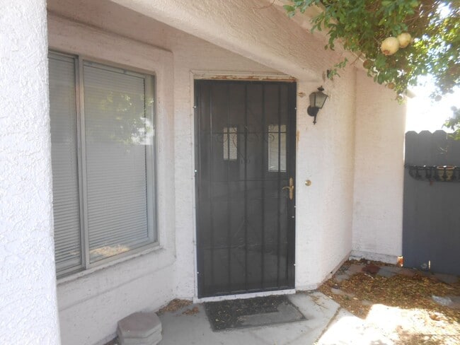 Building Photo - 5683 Fairlight Dr