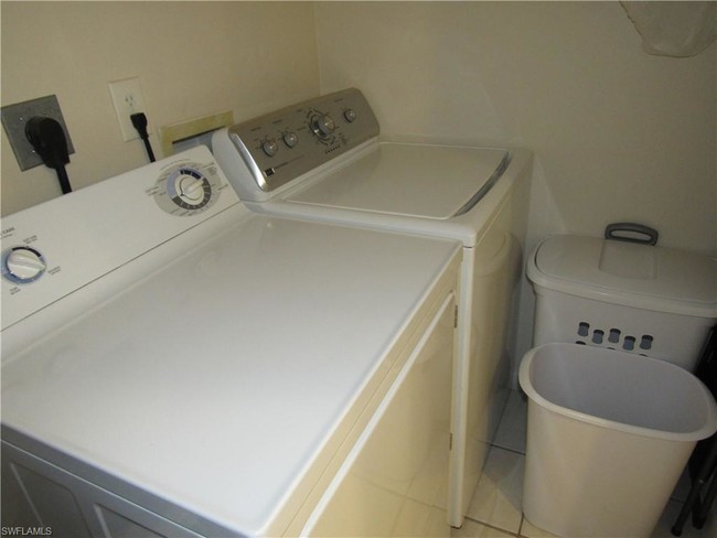 Foto del edificio - 12791 Kenwood Ln