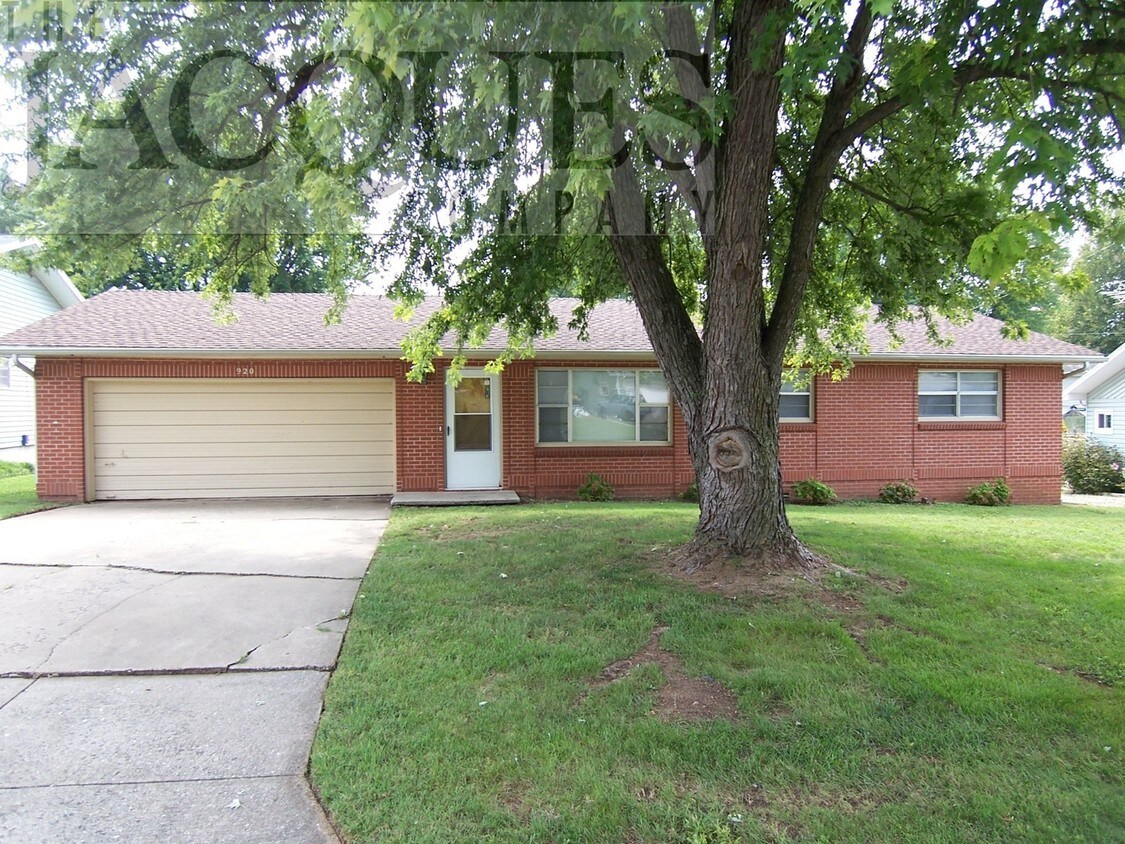 Primary Photo - 920 E Villa Marie St
