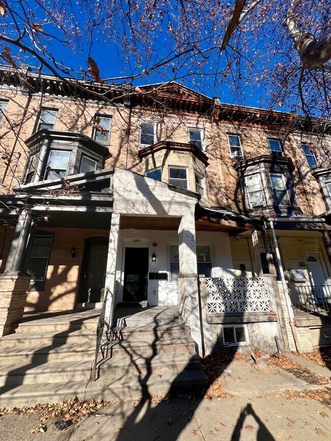 Foto del edificio - 4213 W Girard Ave