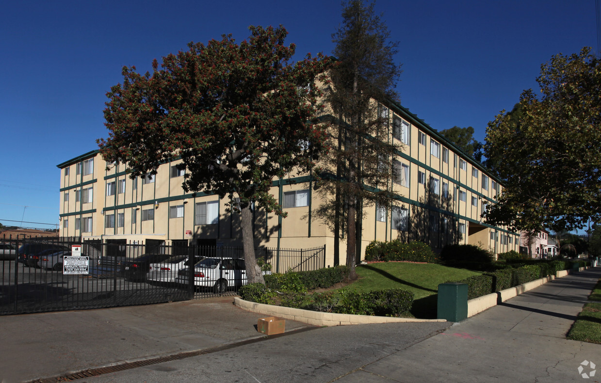 Primary Photo - Casa Griffin Apartments