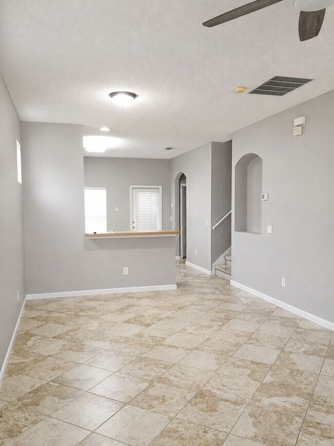 Foto del edificio - Townhome in Avalon Park