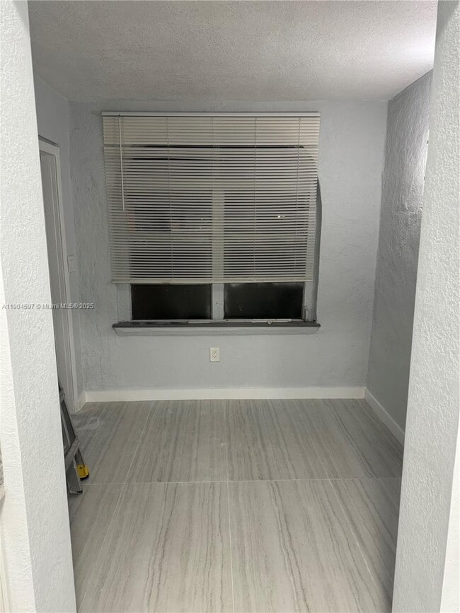 Foto del edificio - 1101 NW 32nd Pl