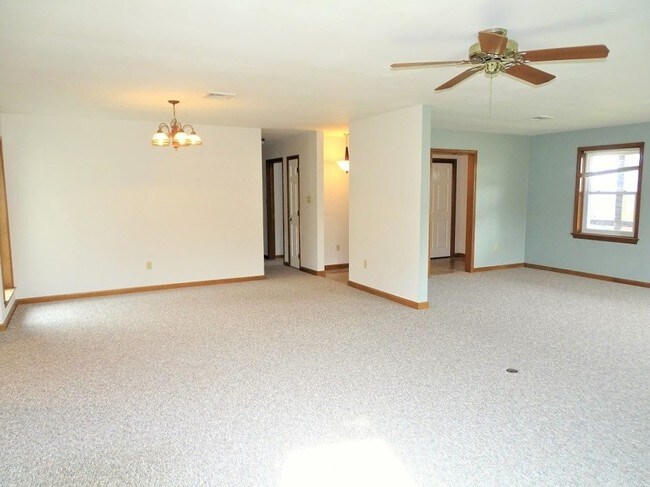 Building Photo - 504 W Orange St