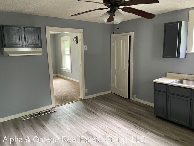 Building Photo - 4 br, 1 bath House - 564 Bowman St