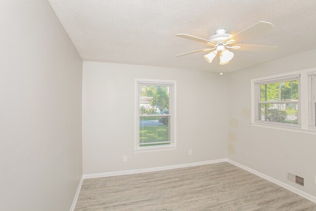 Building Photo - 4 Bedroom Home in West Columbia!