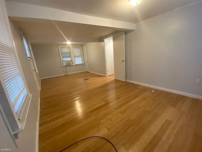 Foto del edificio - 4 br, 2 bath House - 11 Scott St