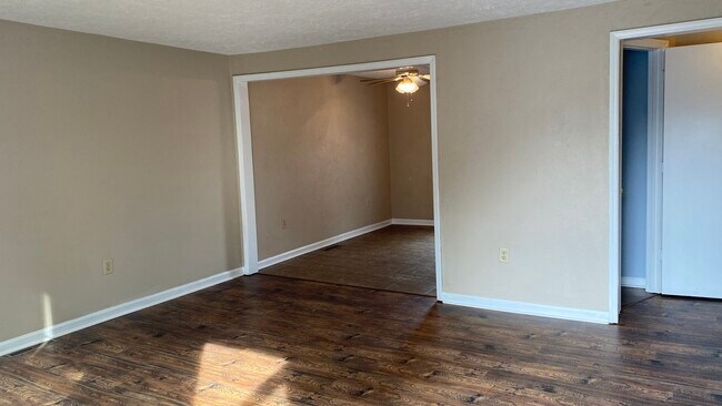 Building Photo - 552 Westminister Ln