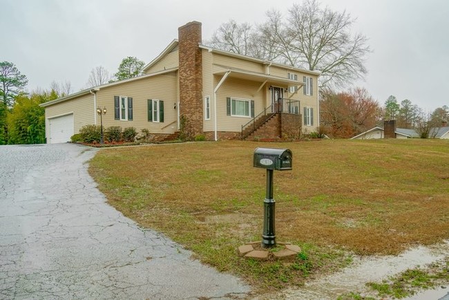 Building Photo - Beautiful Two Story Home