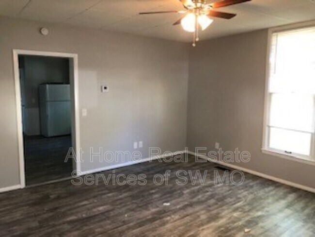 Building Photo - 635 S Main Ave