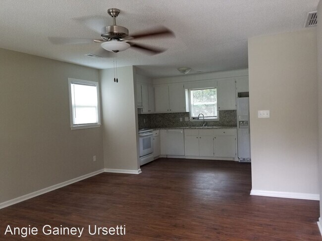 Building Photo - 3 br, 1 bath House - 148 Giles Drive