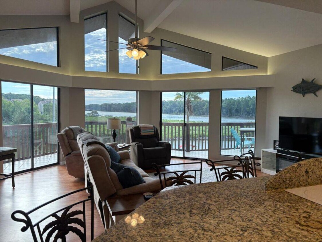 Foto principal - 3806 Spinnaker Dr