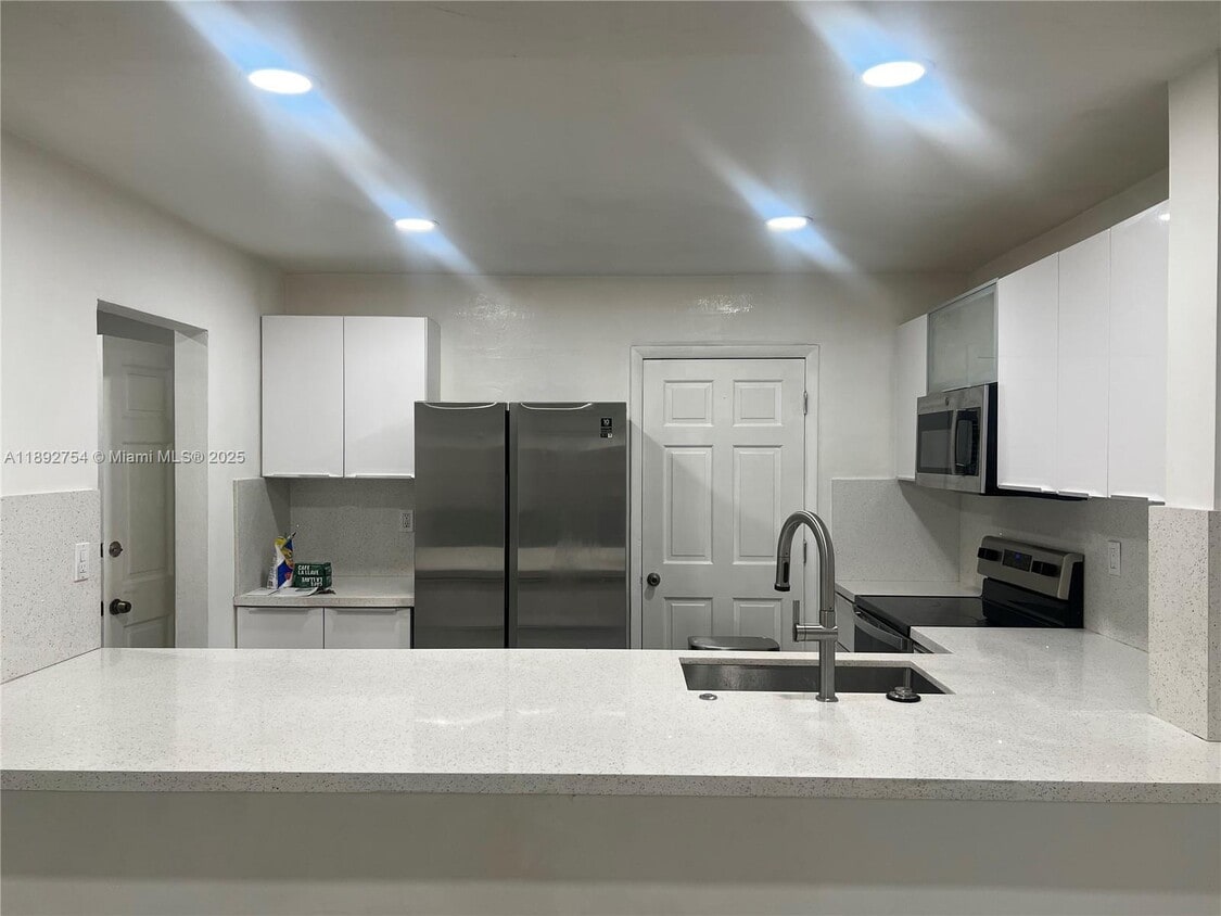 Foto principal - 9621 SW 77th Ave
