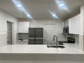 Building Photo - 9621 SW 77th Ave