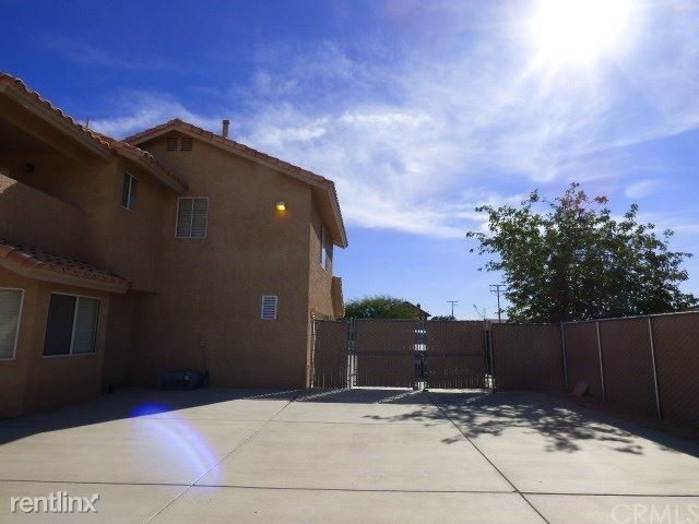 Building Photo - 4 br, 3 bath House - 19920 Yucca Loma Rd