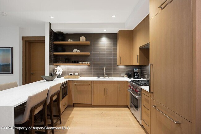 Foto del edificio - 130 Wood Rd