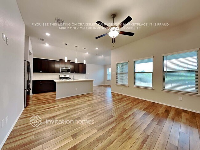 Foto del edificio - 1790 Alamandine Ave