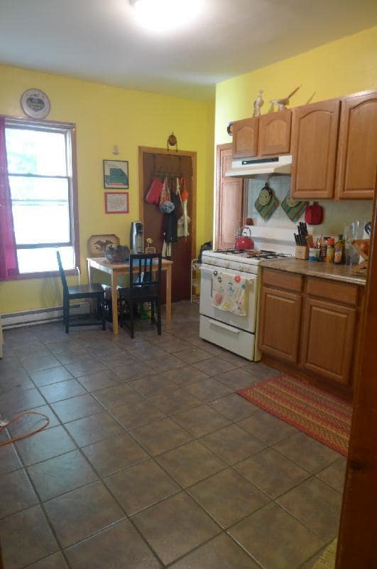 Building Photo - 64 1/2 Day St