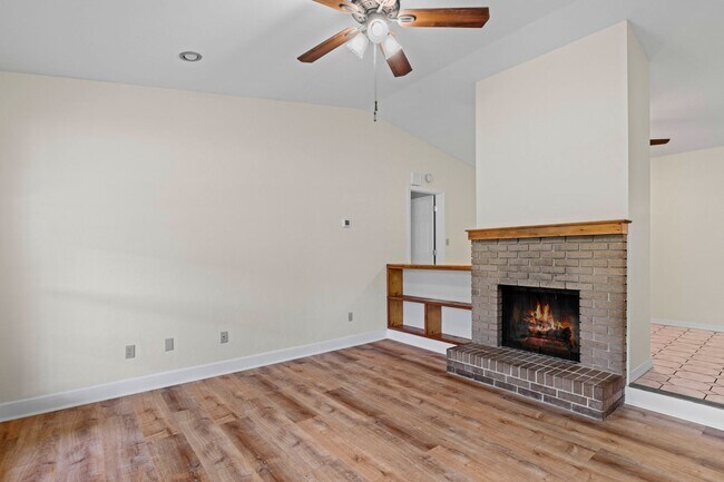 Building Photo - Nicely remodeled Northwood 4 bedroom 2 1/2 bath