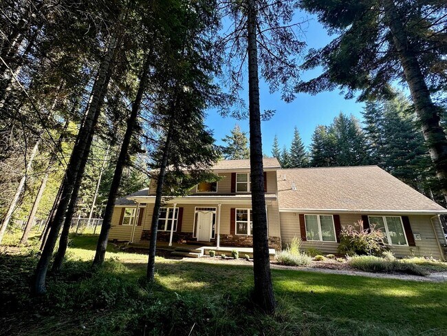 Building Photo - Spectacular Executive Home