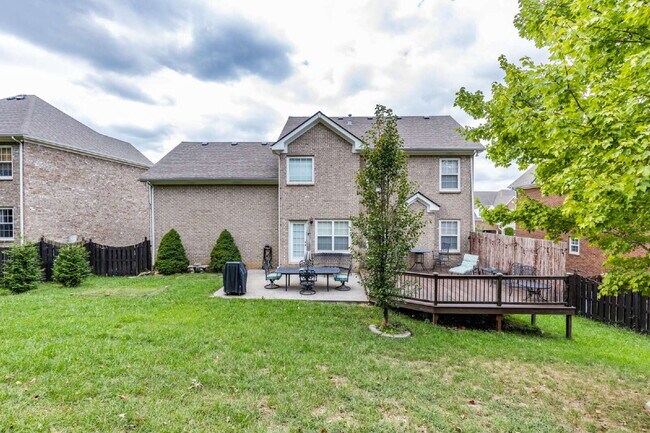 Building Photo - Spacious Spring Hill Rental in Sought-Afte...