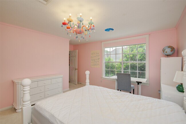 Building Photo - 3902 Lyndhurst Pl