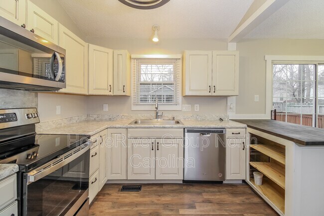 Building Photo - 2601 Darden Rd
