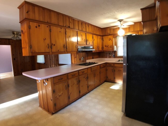 Building Photo - 1204 Crestview Dr